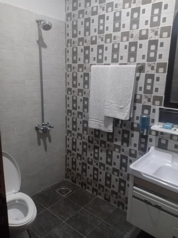 Al-Fateh Hotel Lahore Bagian luar foto