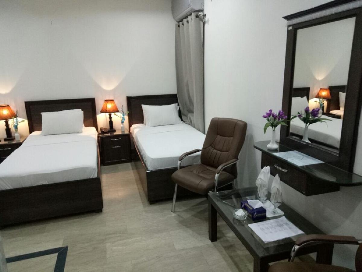 Al-Fateh Hotel Lahore Bagian luar foto