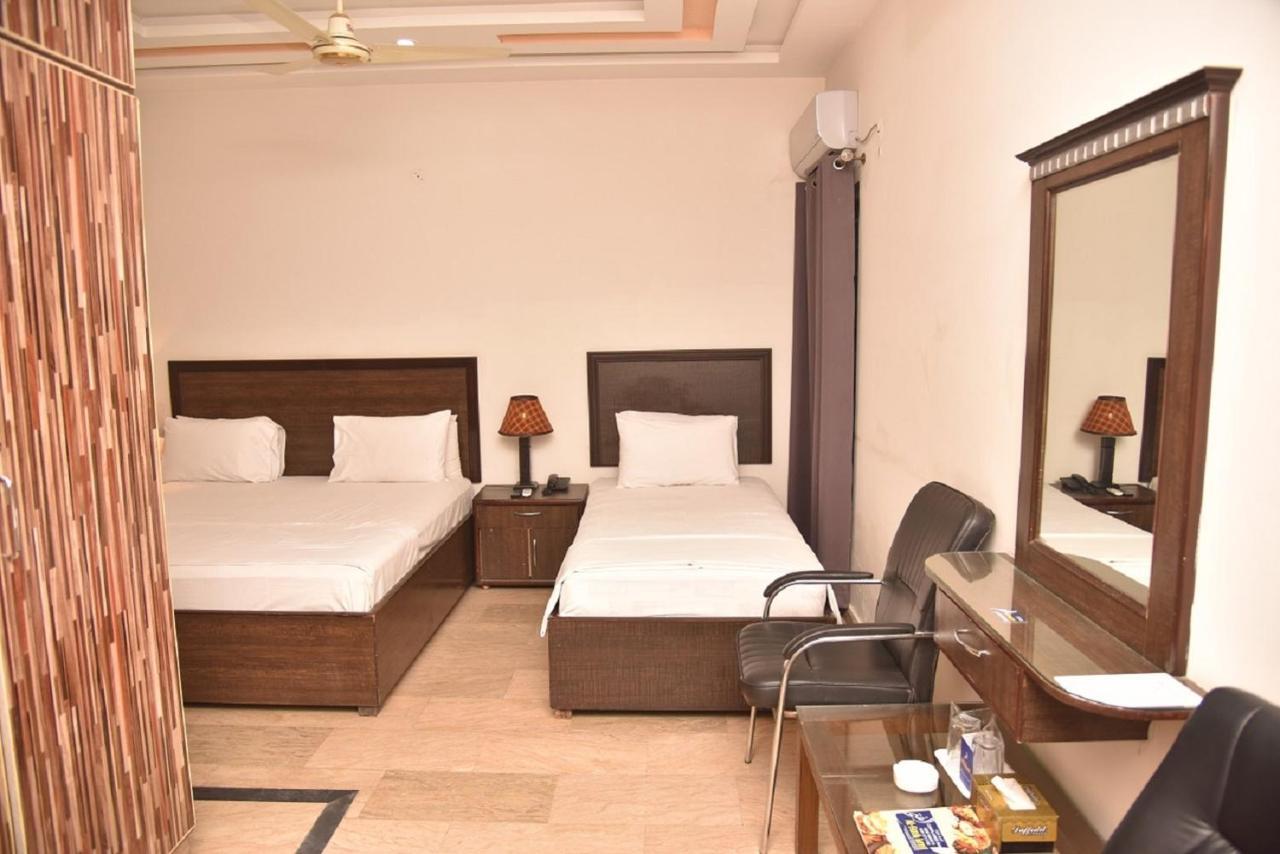 Al-Fateh Hotel Lahore Bagian luar foto